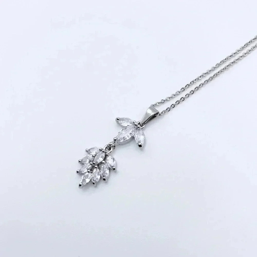 LEAF pendant necklace